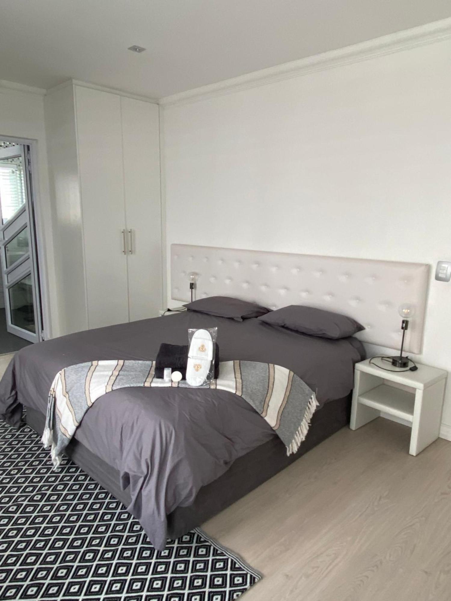 Bed And Breakfast Villa Livadia Cape Town Bagian luar foto