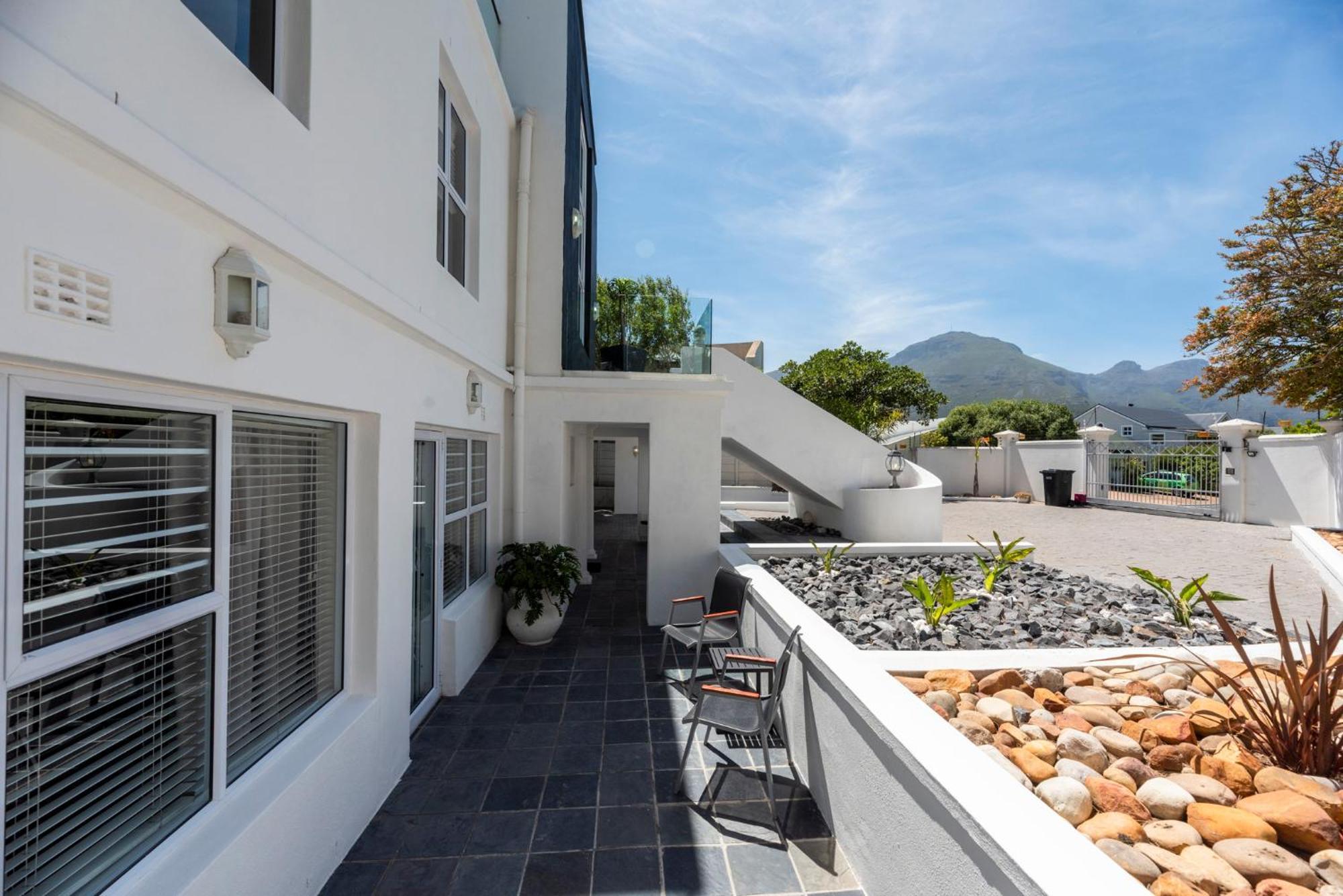 Bed And Breakfast Villa Livadia Cape Town Bagian luar foto